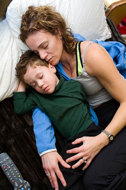 xxx video mom and son sleeping